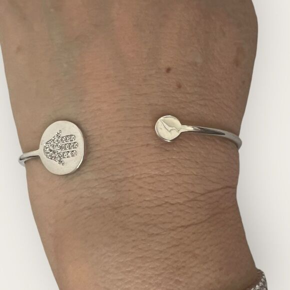 Stainless steel cuff bracelet with a hamsa 🪬 hand - Picture 2 of 6